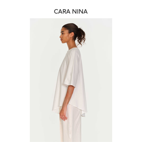 Unstructured hemmed loose-fitting short-sleeved cotton T-shirt