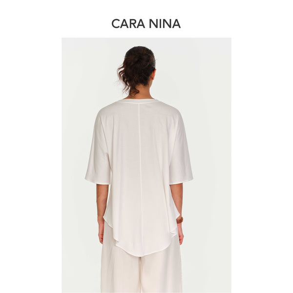 Unstructured hemmed loose-fitting short-sleeved cotton T-shirt