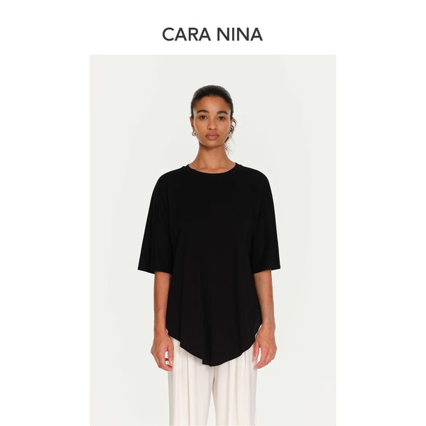 Unstructured hemmed loose-fitting short-sleeved cotton T-shirt