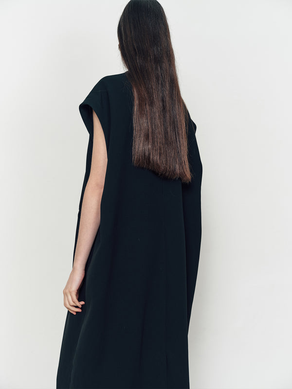 Sleeveless round-neck dress